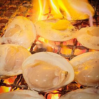 Hot and plump! Enjoy grilled clams in "dog style"☆