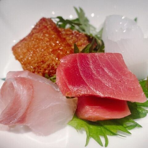 We get fresh fish every day! Our recommendation is the "4 kinds per person"♪