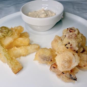 章魚和日本當歸天婦羅開胃菜，配上自製檸檬塔塔醬。