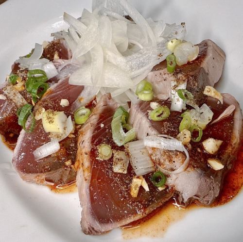 麻辣ダレで頂く初かつおのたたき