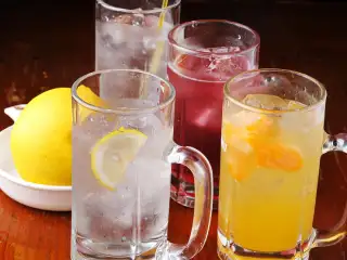 ウーロンハイ、ライム酎ハイ、グレープフルーツ酎ハイ、ライチ酎ハイ