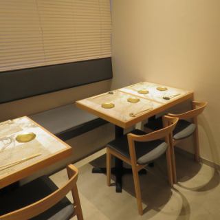 There is a table seat at the back of the store.We can accommodate up to 6 people, so please feel free to contact us.
