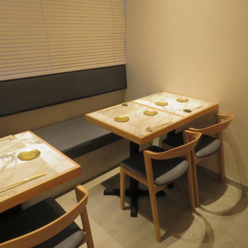 There is a table seat at the back of the store.We can accommodate up to 6 people, so please feel free to contact us.