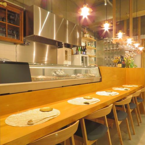 The popular counter seats have a calm atmosphere and can be used in various scenes such as dates, singles and entertainment.