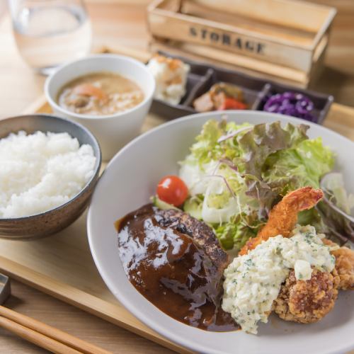 ジューシーな肉汁溢れるこだわりの特製ハンバーグ