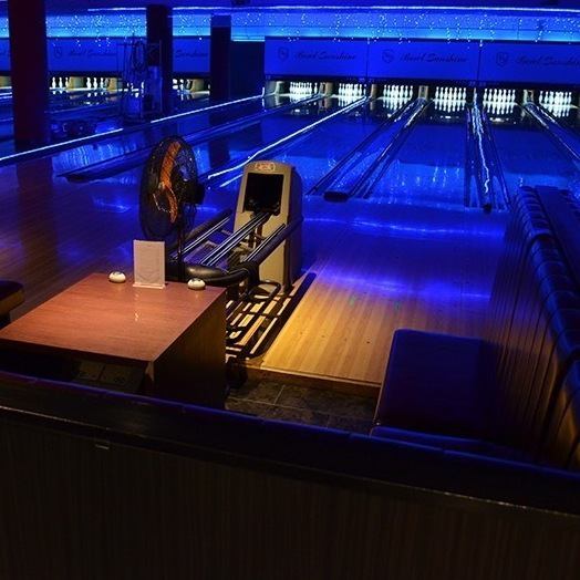 ゆったりとしたソファー席★少人数の宴会や女子会、合コン、デート、ご家族、ご友人とボウリングはいかがでしょうか★！ドリンク付きの満喫コースも誕生！ボウリングだけでは物足りない！そんな方必見ですよ！！ぜひお誘いあわせの上ご予約ください！