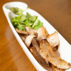 豚トロ炙り焼き　～青唐辛子とパクチーのソース～