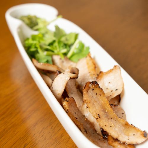 豚トロ炙り焼き　～青唐辛子とパクチーのソース～