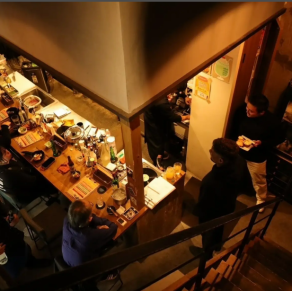 The two-floor space can be rented out for private use for groups of 10 or more, and we have seating for up to 18 people.This is a restaurant you'll want to visit for any occasion, including banquets and welcome parties.