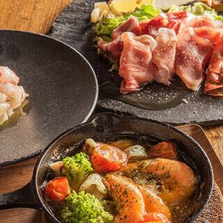 [Casual course] Adult Neapolitan & Ajillo and sausage assortment, 7 dishes total ⇒ 5,500 yen
