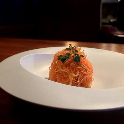 다채로운 작은 접시 요리