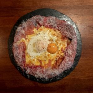 地養卵と生ハムのビスマルク