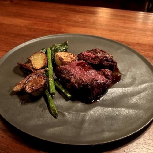 【肉の旨味が凝縮】厳選国産牛のロースト