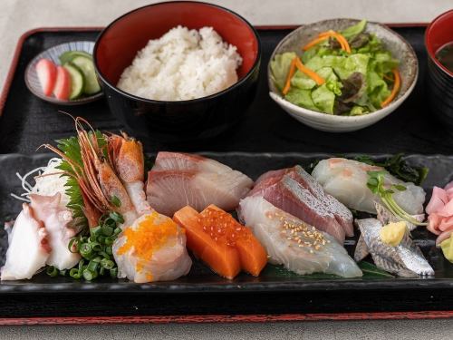 Big catch! Fresh sashimi set meal