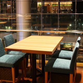 If you want to celebrate a birthday or anniversary, we recommend the terrace seats where you can see the night view.
