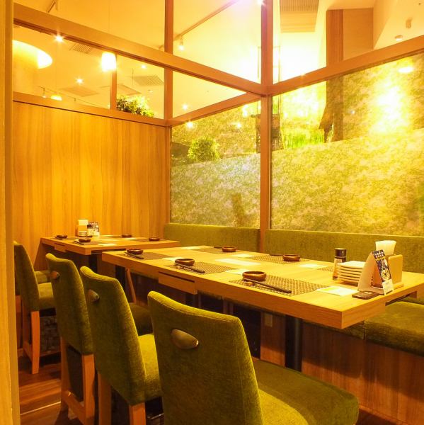 【個室】4名様～最大14名様迄OK！各種ご宴会はもちろん、企業パーティーや結婚式2次会等、様々なシーンでご利用頂けます。虎ノ門ヒルズ内なので迷う事無くお集まり出来ます。