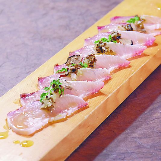 市場直送の新鮮なお魚を使用した料理をお楽しみください!