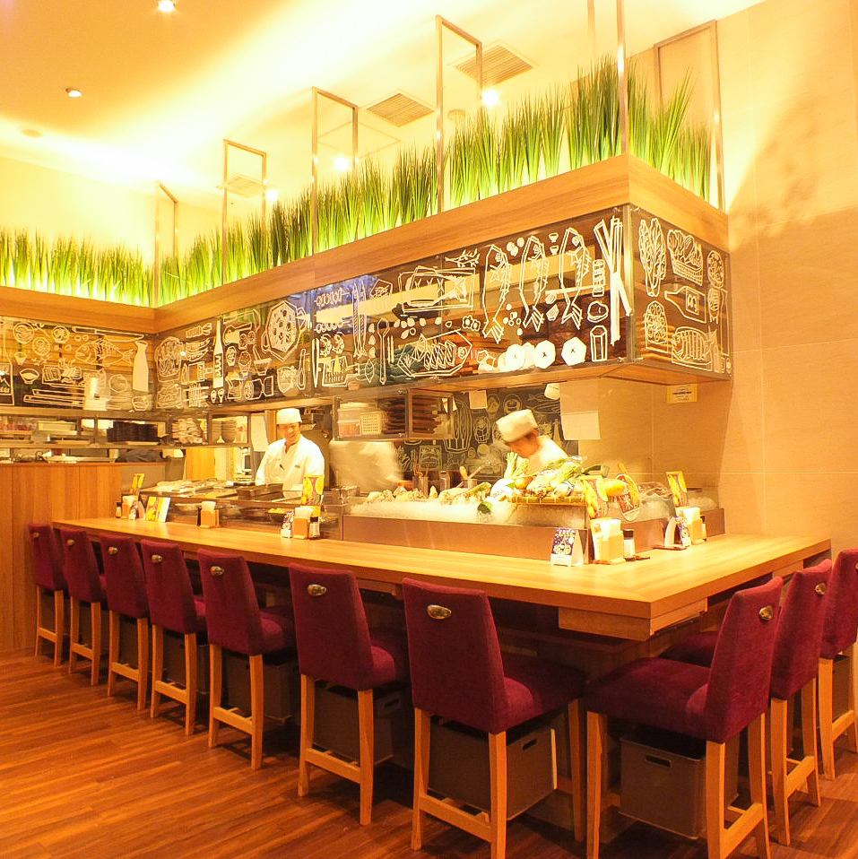 カウンターのお席はデートでのご利用にもおすすめです♪