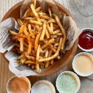 カリカリポテトお好きなソースを選んでディップ！