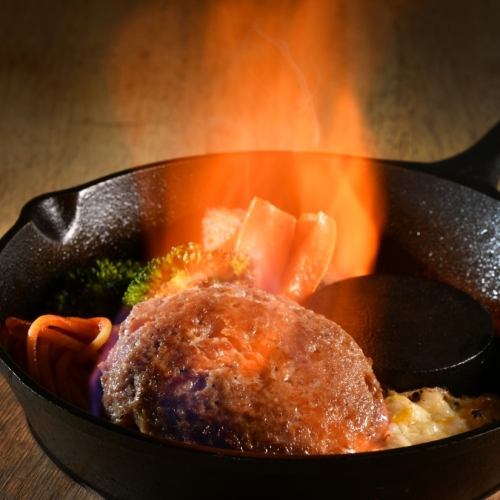 《名物》黒毛和牛100%レアハンバーグステーキ 150g
