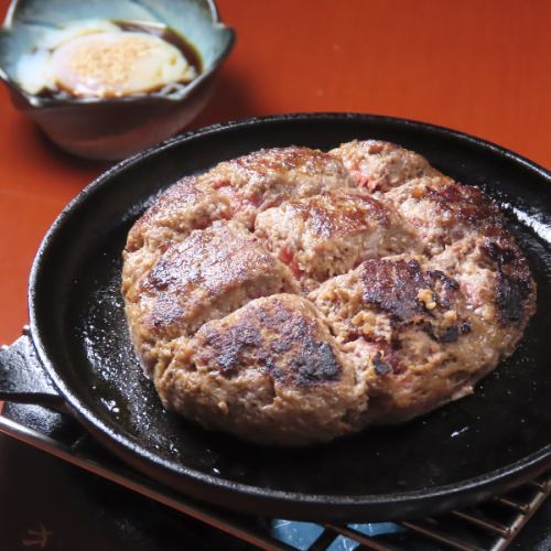 【食べる際はぜひ当店特製のメニューで！肉の旨味が最高です！】牛100％ハンバーグ