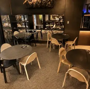 【4～12名席】《会社宴会やご友人との飲み会に》小規模の宴会にピッタリのお席がございます。3名様用テーブル席でお席は調整させていただきますので、お気軽にお問い合わせください♪