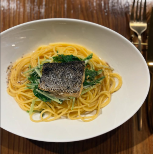 鮮魚の塩焼き にんにくオイルスープ