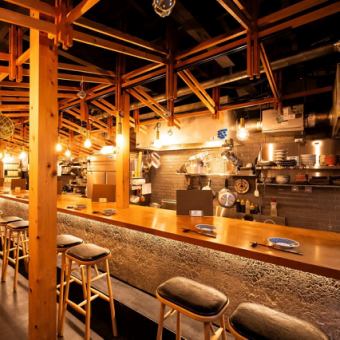 We have counter seats available so that even solo diners can feel free to come and enjoy our seafood izakaya!