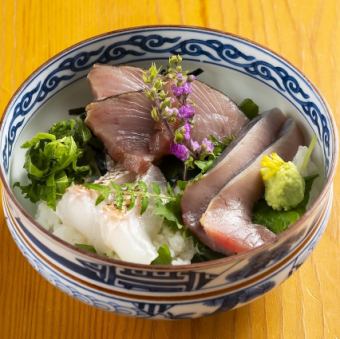 Mini-seafood on bowl