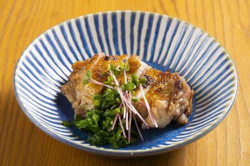 Salt-grilled young chicken thigh