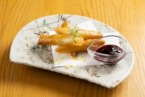 Mozzarella Cheese Spring Rolls with Blueberry Jam