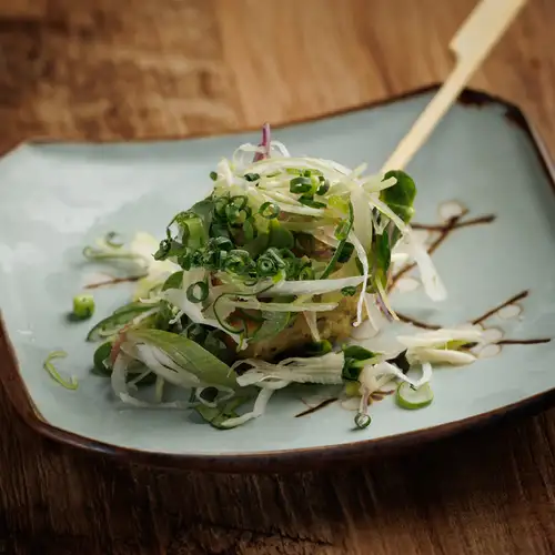 Refreshing handmade chicken meatballs with grated daikon radish and condiments.