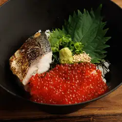 鯖とイクラの混ぜご飯