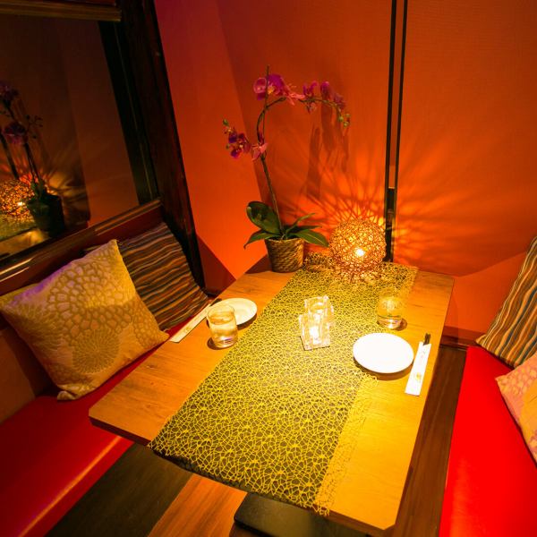川越のオシャレシート♪川越での飲み会をオシャレな時間にしたいのであればこちらの席がオススメです♪川越の夜を眺めることの出来るこちらのお席は、大人気の席となっています！組様限定となっておりますので、お早めのご予約をオススメ致します♪