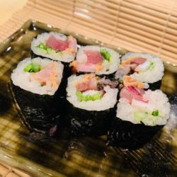 Seafood natto roll