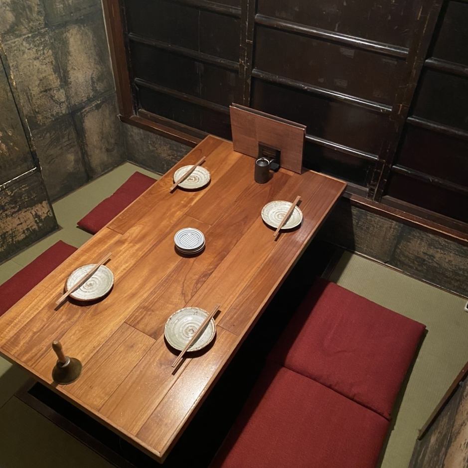 We have a completely private room with a sunken kotatsu table for 3-5 people, surrounded by walls on three sides.