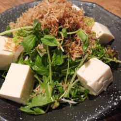 Fried shirasu and tofu salad