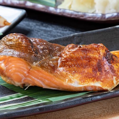 Seasonal Fresh Fish Champion Cut! Salt-grilled