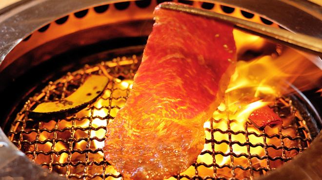 【綠 共9道菜】尾崎牛瘦肉手捲海膽生魚片、菲力三明治、5種尾崎牛、特製炒壽喜燒等。