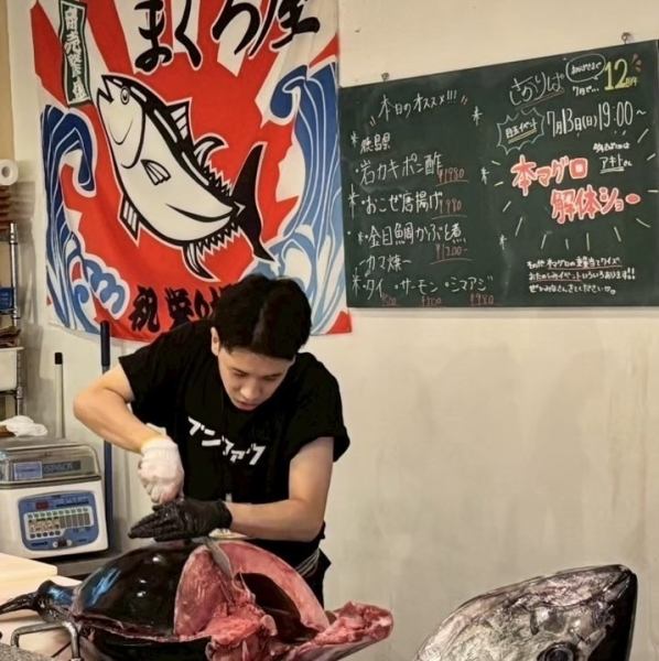 ワイワイとテーブル席で少人数宴会を♪カウンター席も大人気★友人、家族、カップル、盛り上がりたい人はこのお席で間違いなし！料理長やスタッフに今日のおすすめの鮮魚やお料理、お気軽に尋ねてください！！お好きな料理とお得にお酒を楽しむなら単品飲み放題がおすすめです☆この機会にぜひ♪