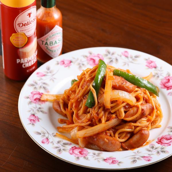 〈懐かしの味ナポリタンを居酒屋風に〉