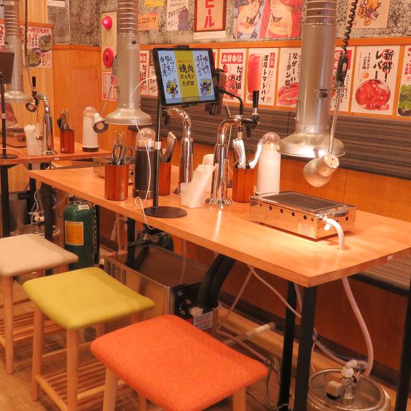少人数のお客様向けのお席もご用意！活気溢れる店内で『たけ田』の焼肉をお楽しみください。