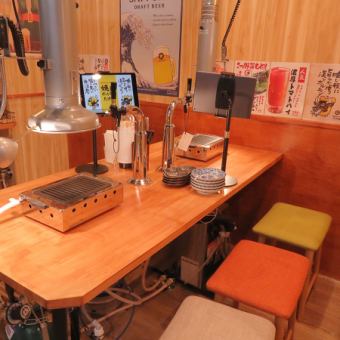 中規模の団体様でもご利用頂けるお席となっております。卓上レモンサワーをお楽しみください♪