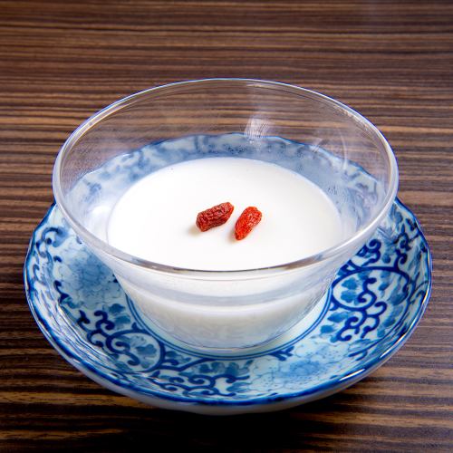 店内仕込み杏仁豆腐