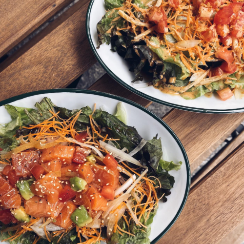 【本店引以為傲的各式 Poke 蓋飯】本店的招牌菜採用自製的醬汁，重現正宗的味道！