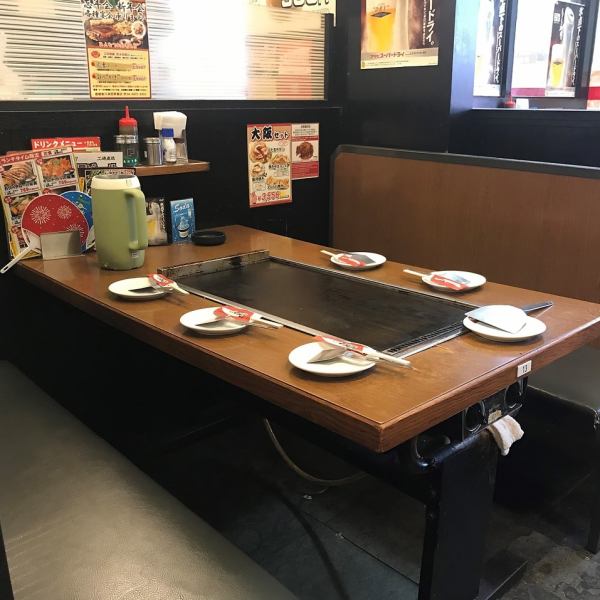 ゆったり広々としたお席で、大阪の味が満喫できます♪
