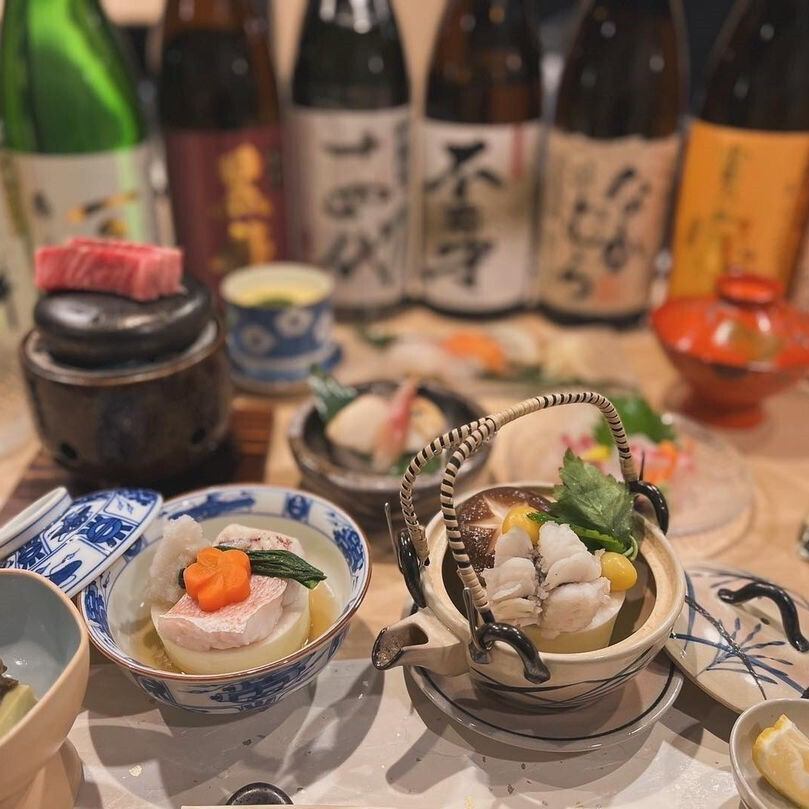 在平静、现代的日式空间中享用我们的招牌日本料理和美味的清酒......