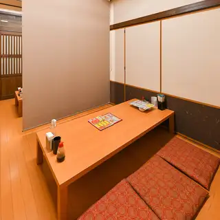 【お座敷席】最大50名様までOK！！各種宴会のご予約はお早めに♪会社宴会はもちろん、地域の集まりやご家族連れのお客様も◎