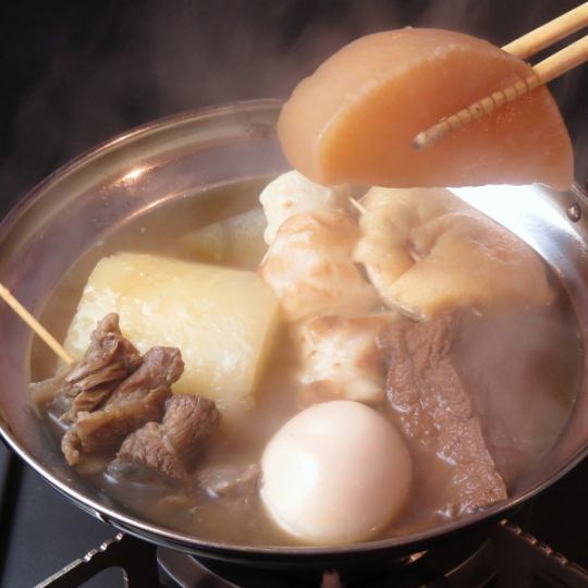 [To go with alcohol] Oden soaked in plenty of dashi stock! Popular menu items such as daikon radish and fried tofu are priced from 130 yen (tax included)!