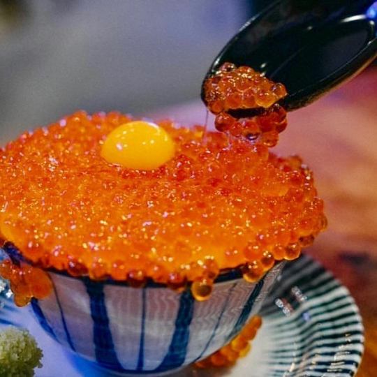 [Insta-worthy!] Spilled salmon roe rice★ Seafood lovers gather! 1,408 yen (tax included)